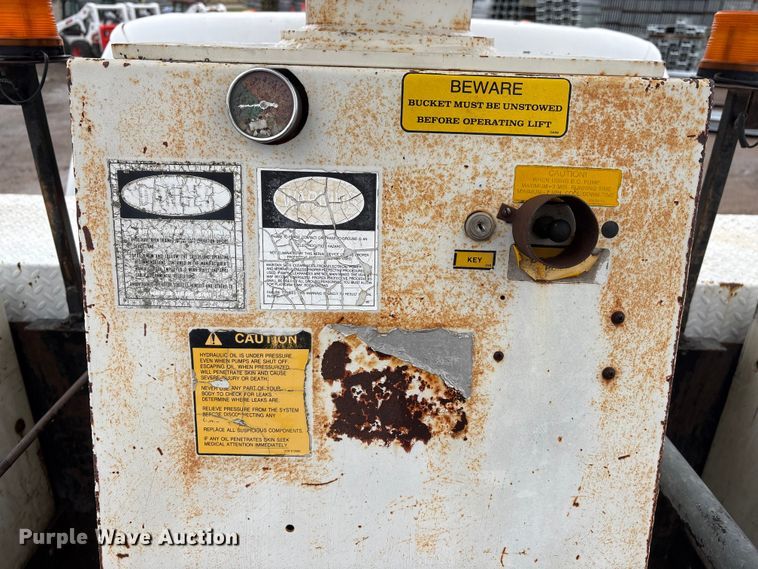 image for item FG2839 2003 Ford F550 bucket truck