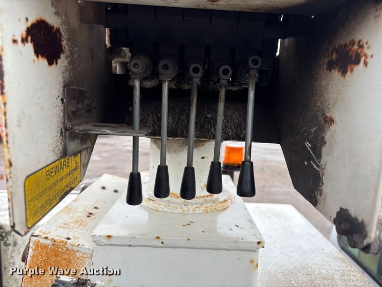 image for item FG2839 2003 Ford F550 bucket truck