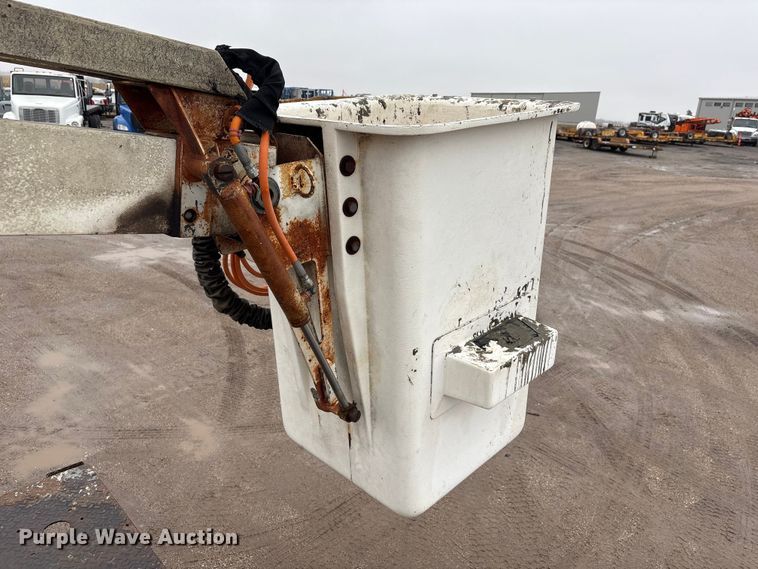 image for item FG2839 2003 Ford F550 bucket truck