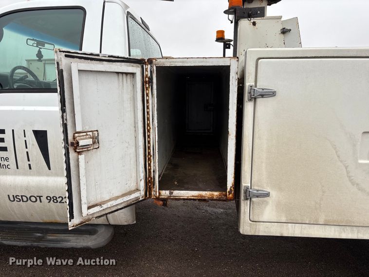 image for item FG2839 2003 Ford F550 bucket truck