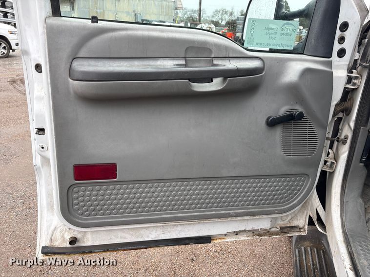 image for item FG2839 2003 Ford F550 bucket truck