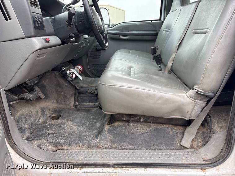 image for item FG2839 2003 Ford F550 bucket truck