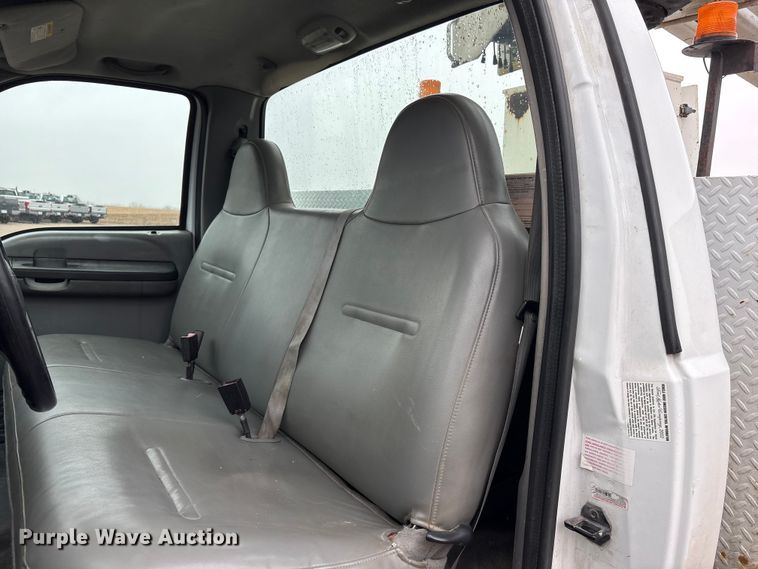 image for item FG2839 2003 Ford F550 bucket truck