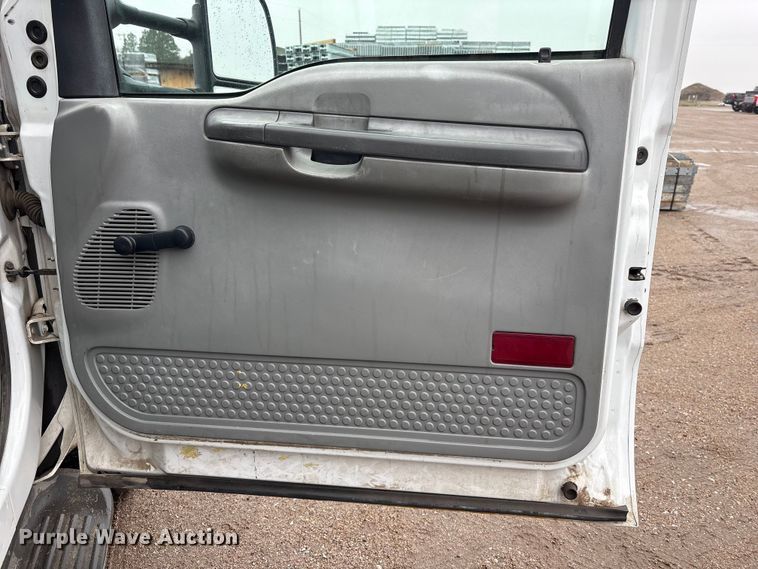 image for item FG2839 2003 Ford F550 bucket truck