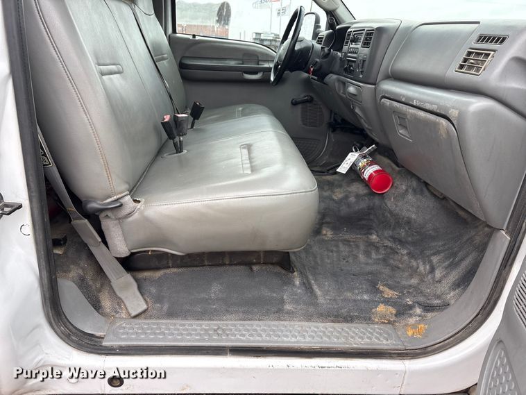 image for item FG2839 2003 Ford F550 bucket truck