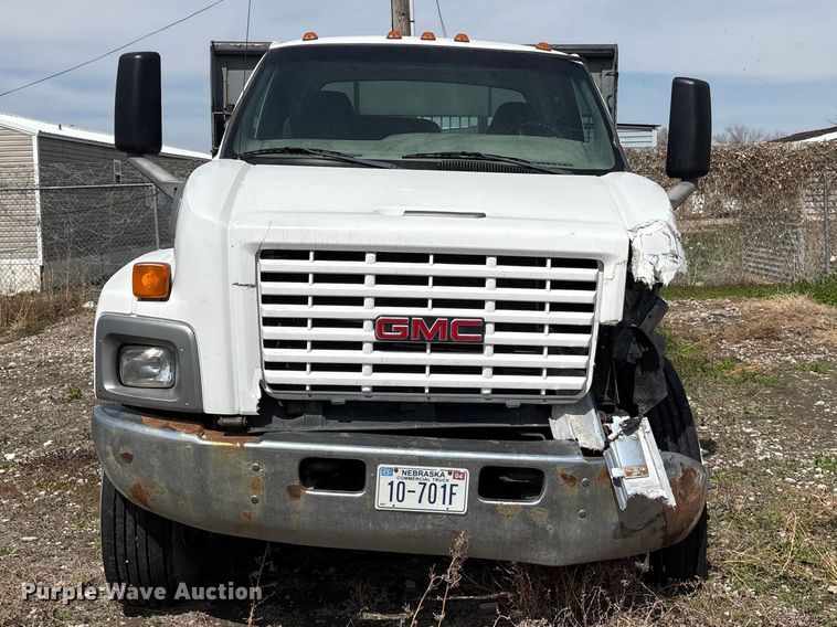 image for item FG2872 2006 GMC C6500 flatbed truck