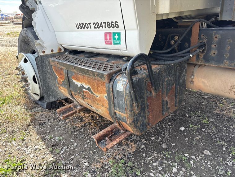 image for item FG2872 2006 GMC C6500 flatbed truck