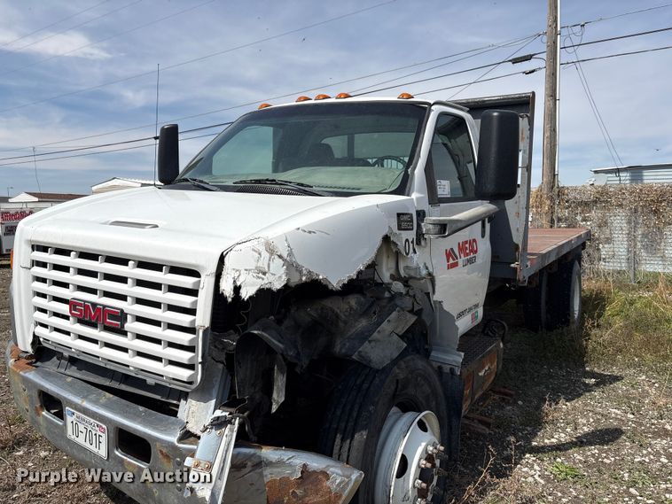 image for item FG2872 2006 GMC C6500 flatbed truck