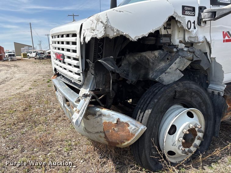 image for item FG2872 2006 GMC C6500 flatbed truck