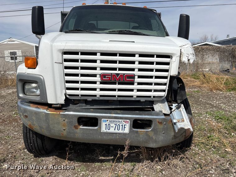 image for item FG2872 2006 GMC C6500 flatbed truck