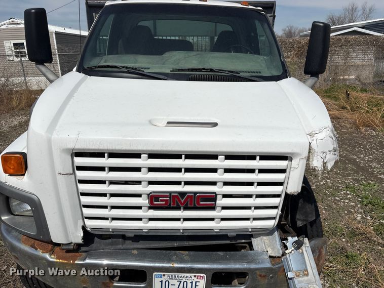 image for item FG2872 2006 GMC C6500 flatbed truck