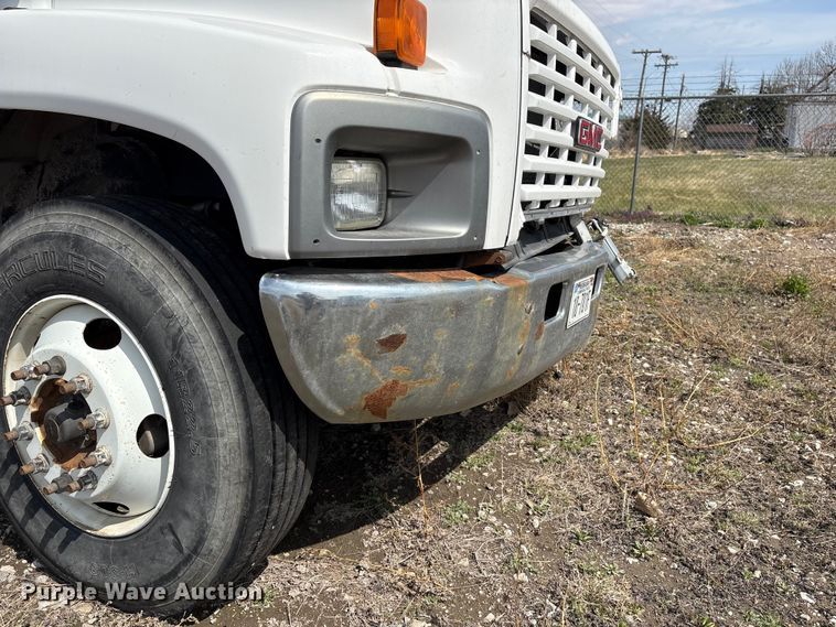 image for item FG2872 2006 GMC C6500 flatbed truck