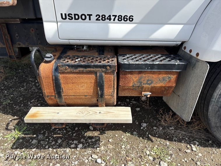 image for item FG2872 2006 GMC C6500 flatbed truck