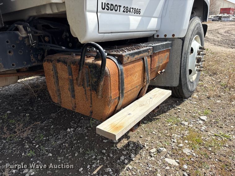 image for item FG2872 2006 GMC C6500 flatbed truck