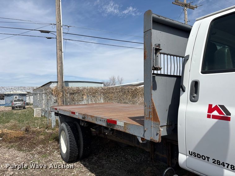 image for item FG2872 2006 GMC C6500 flatbed truck