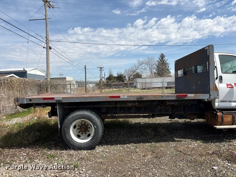 image for item FG2872 2006 GMC C6500 flatbed truck