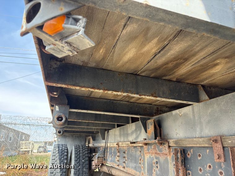 image for item FG2872 2006 GMC C6500 flatbed truck