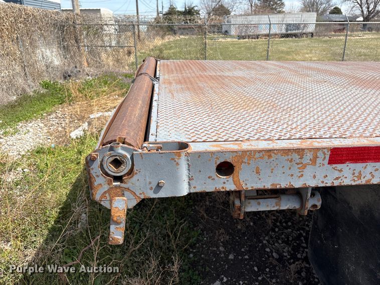 image for item FG2872 2006 GMC C6500 flatbed truck