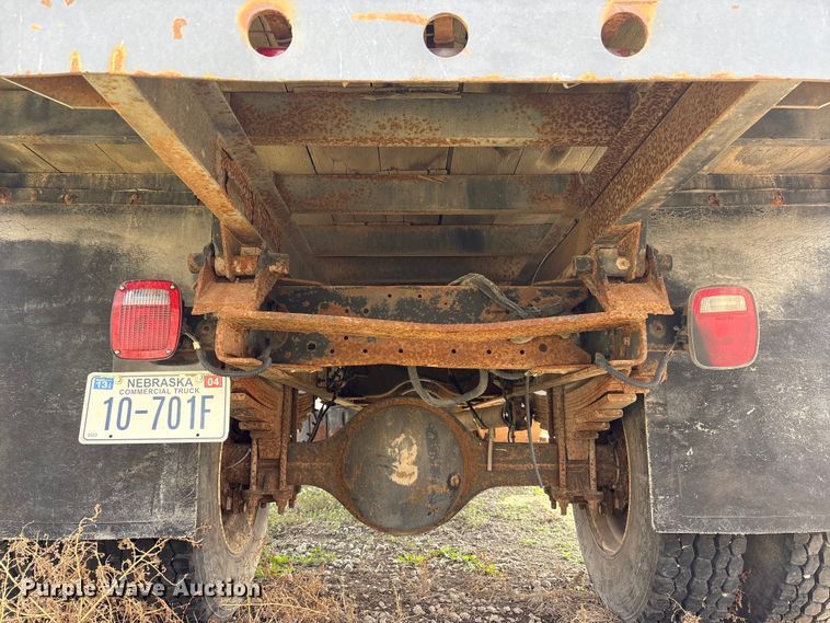 image for item FG2872 2006 GMC C6500 flatbed truck