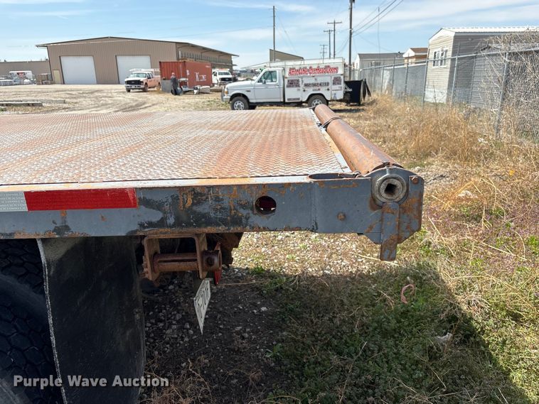 image for item FG2872 2006 GMC C6500 flatbed truck