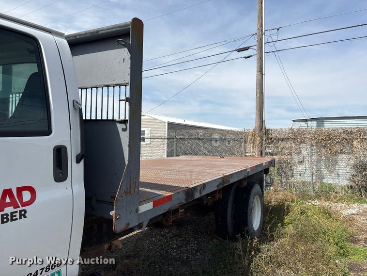 image for item FG2872 2006 GMC C6500 flatbed truck