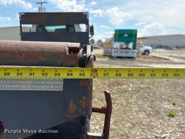 image for item FG2872 2006 GMC C6500 flatbed truck