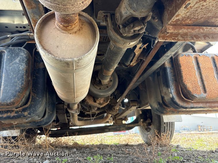 image for item FG2872 2006 GMC C6500 flatbed truck