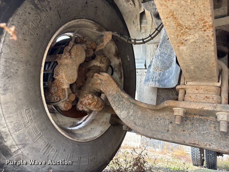 image for item FG2872 2006 GMC C6500 flatbed truck