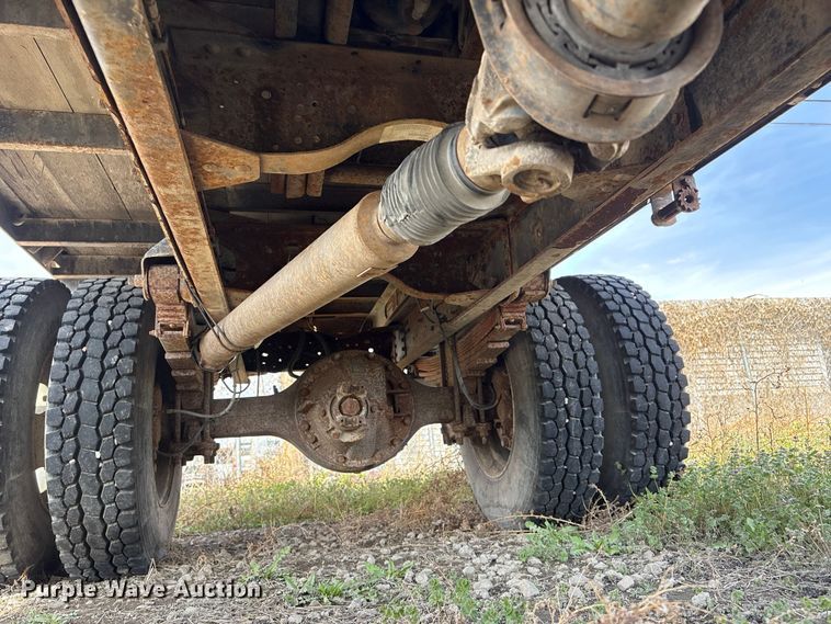 image for item FG2872 2006 GMC C6500 flatbed truck