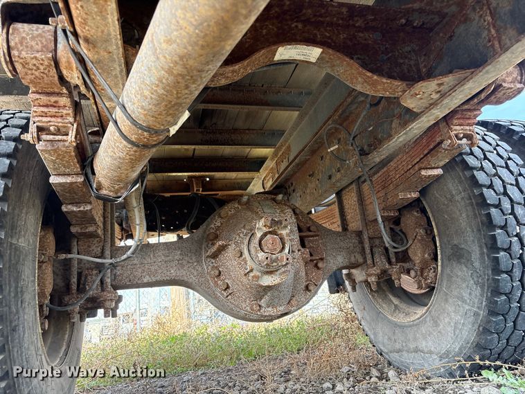 image for item FG2872 2006 GMC C6500 flatbed truck