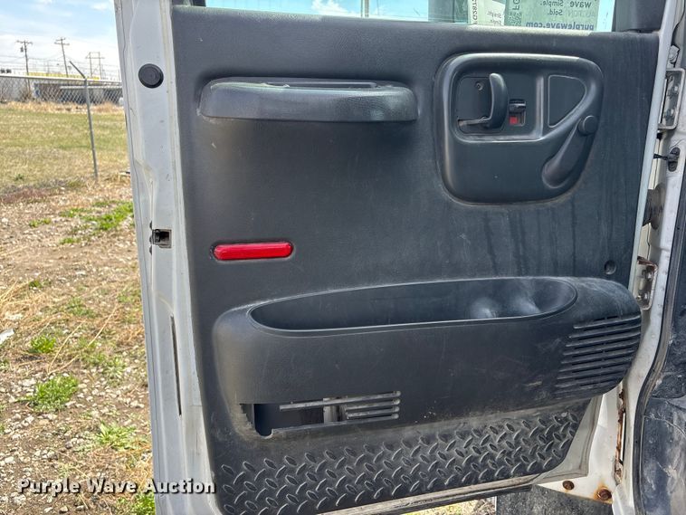 image for item FG2872 2006 GMC C6500 flatbed truck