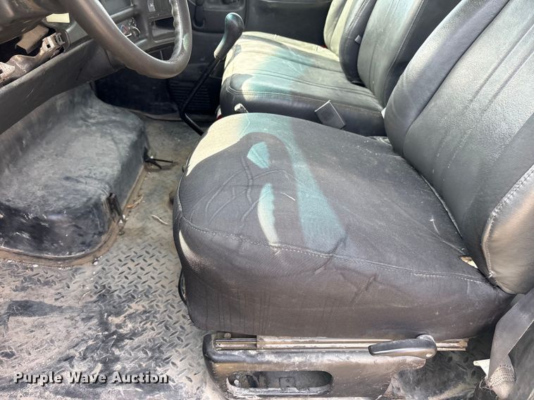 image for item FG2872 2006 GMC C6500 flatbed truck