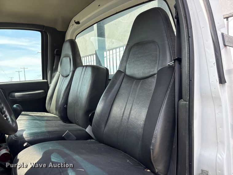 image for item FG2872 2006 GMC C6500 flatbed truck