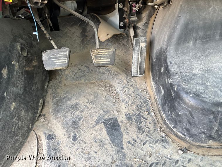 image for item FG2872 2006 GMC C6500 flatbed truck