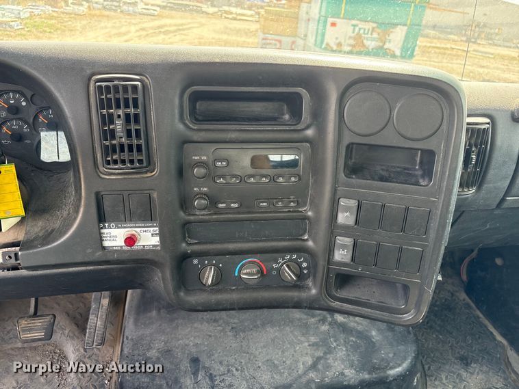 image for item FG2872 2006 GMC C6500 flatbed truck