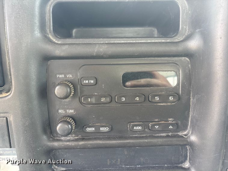 image for item FG2872 2006 GMC C6500 flatbed truck