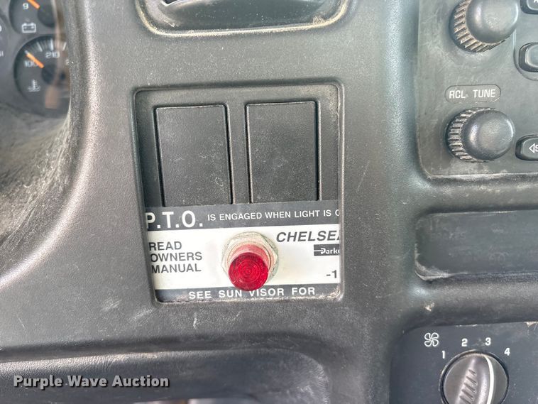 image for item FG2872 2006 GMC C6500 flatbed truck