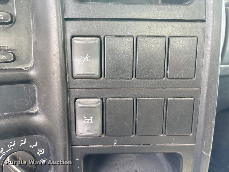 image for item FG2872 2006 GMC C6500 flatbed truck