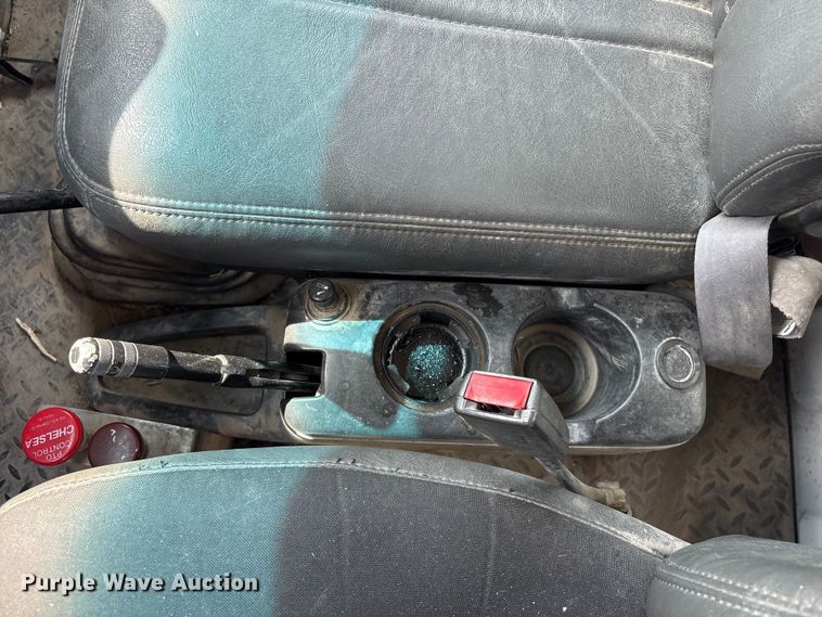 image for item FG2872 2006 GMC C6500 flatbed truck