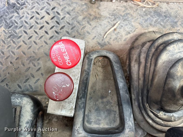 image for item FG2872 2006 GMC C6500 flatbed truck