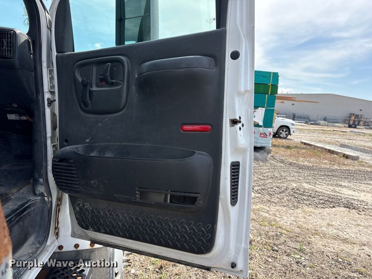 image for item FG2872 2006 GMC C6500 flatbed truck