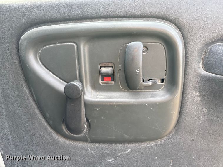 image for item FG2872 2006 GMC C6500 flatbed truck