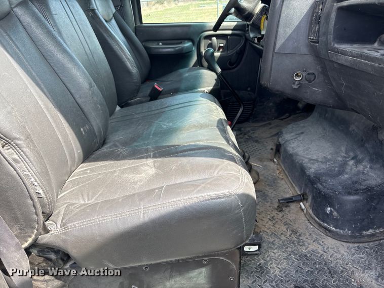 image for item FG2872 2006 GMC C6500 flatbed truck