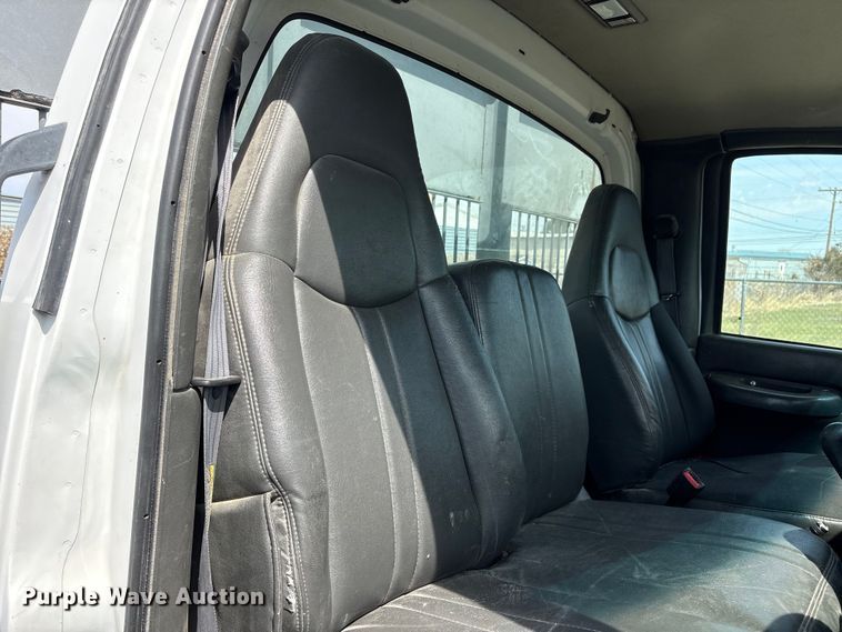 image for item FG2872 2006 GMC C6500 flatbed truck