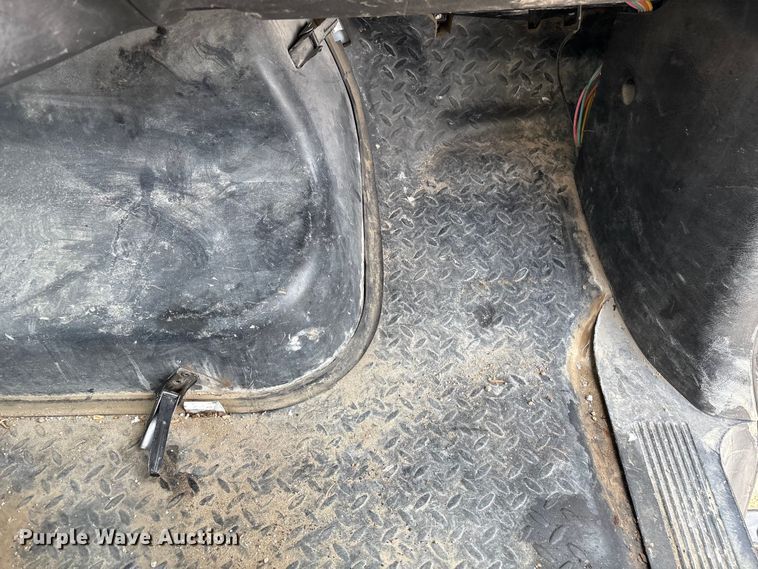 image for item FG2872 2006 GMC C6500 flatbed truck