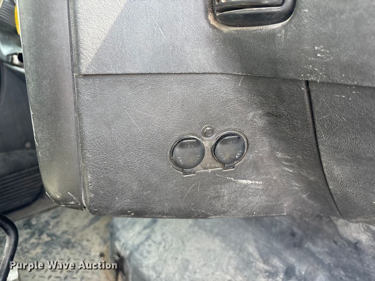 image for item FG2872 2006 GMC C6500 flatbed truck