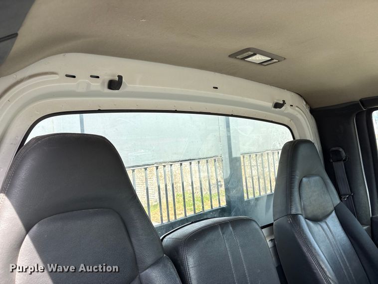 image for item FG2872 2006 GMC C6500 flatbed truck