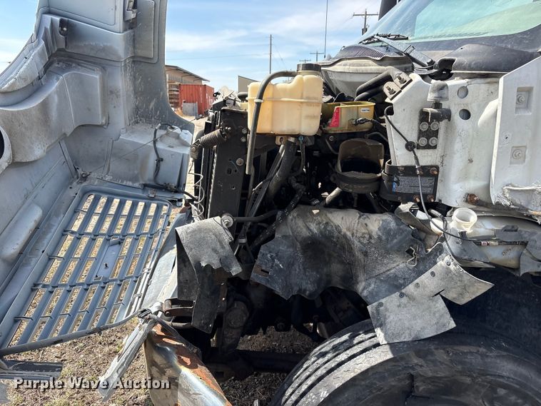 image for item FG2872 2006 GMC C6500 flatbed truck