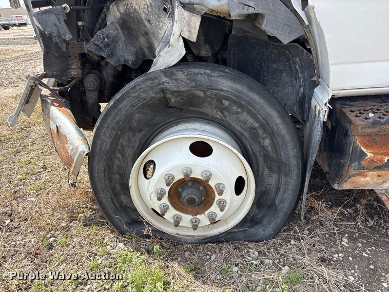 image for item FG2872 2006 GMC C6500 flatbed truck