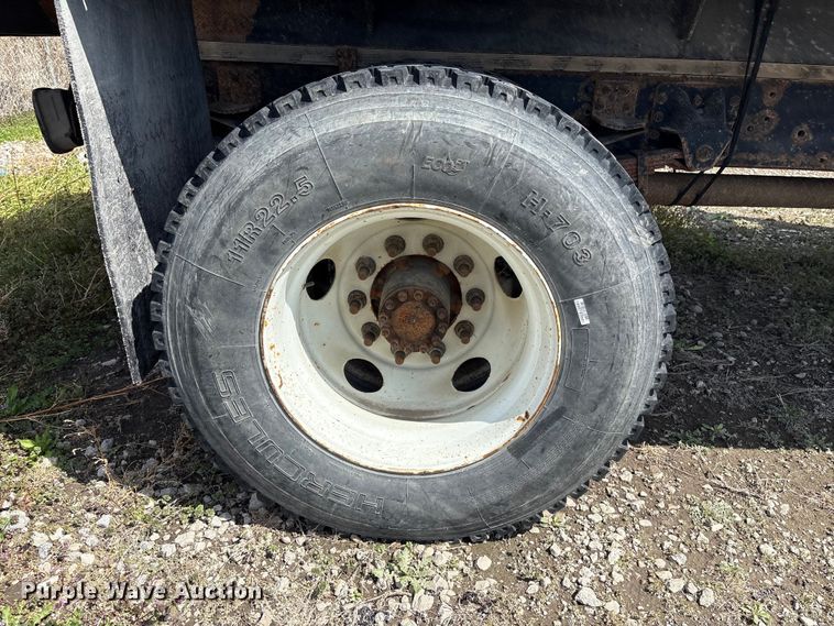 image for item FG2872 2006 GMC C6500 flatbed truck